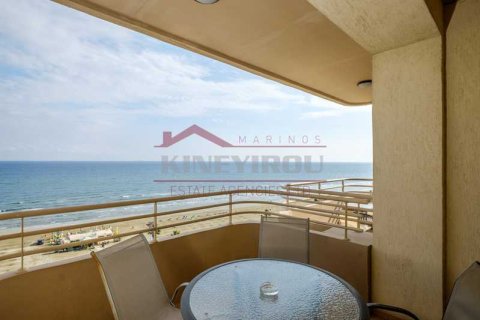 2 bedrooms Penthouse in Larnaca, Cyprus No. 76029 1
