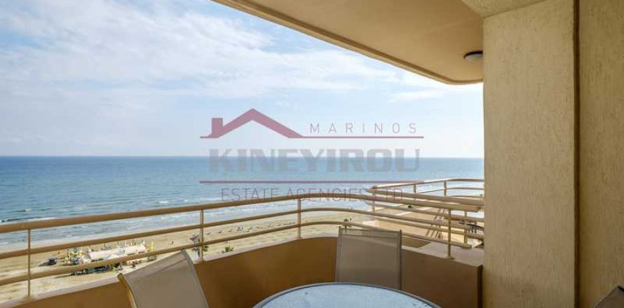 2 bedrooms Penthouse in Larnaca, Cyprus No. 76029