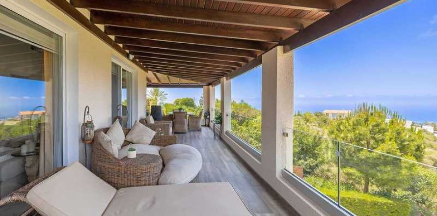 3 bedrooms House in Tala, Cyprus No. 29266