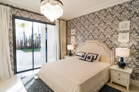 6 bedrooms Villa in Tan Xuan, Vietnam No. 83969 18