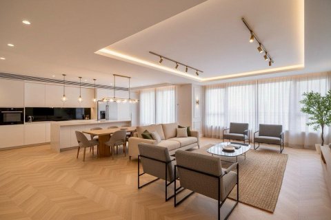 5 bedrooms Apartment in Madrid, Spain No. 124693