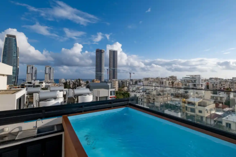 3 bedrooms Penthouse in Limassol, Cyprus No. 35167 4