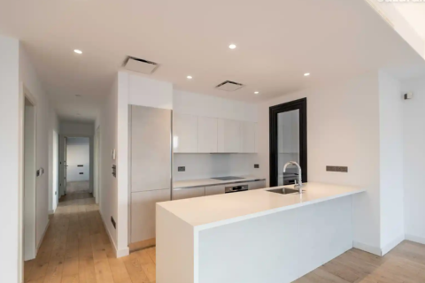 3 bedrooms Penthouse in Limassol, Cyprus No. 35167 2