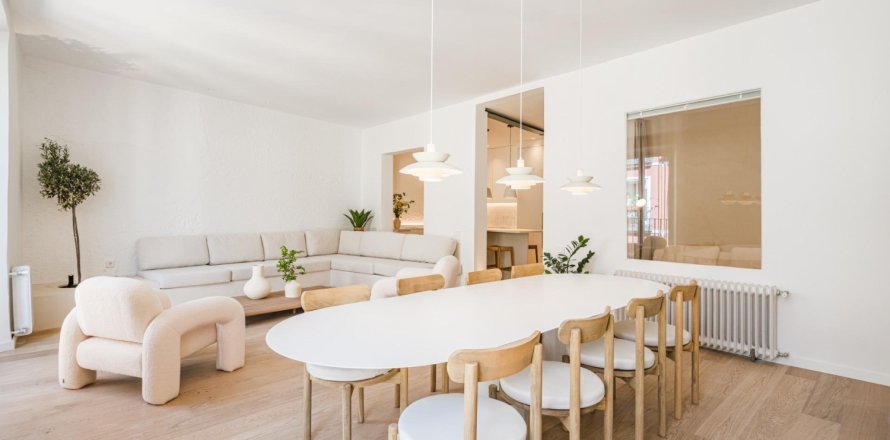 4 bedrooms Apartment in Madrid, Spain No. 125844