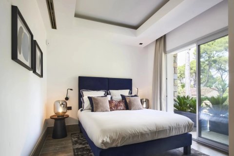 5 bedrooms Villa in Antibes, France No. 74629 26