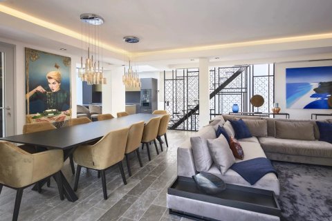 5 bedrooms Villa in Antibes, France No. 74629 12