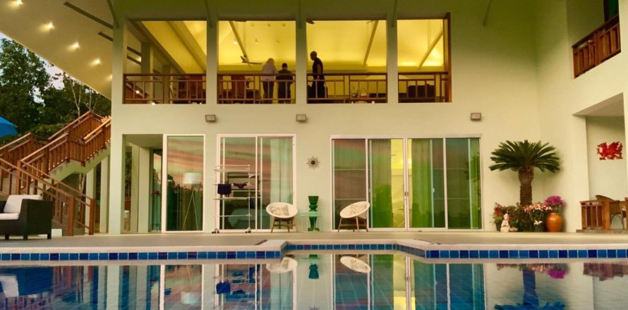 4 bedrooms House in Chiang Mai, Thailand No. 98232