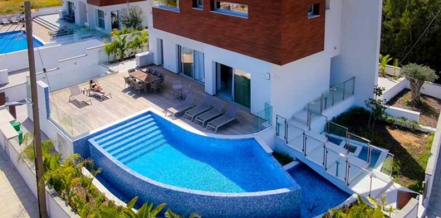 3 bedrooms Villa in Mouttagiaka, Cyprus No. 30999