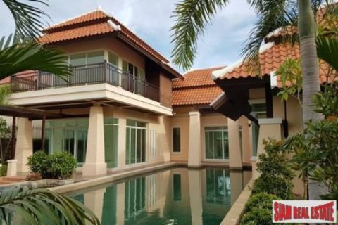 3 bedrooms Villa in Jomtien Beach, Thailand No. 96505 1