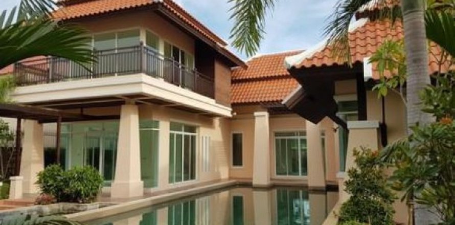 3 bedrooms Villa in Jomtien Beach, Thailand No. 96505