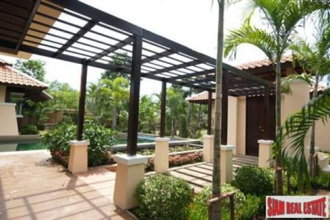 3 bedrooms Villa in Jomtien Beach, Thailand No. 96505 4