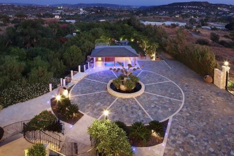 9 bedrooms House in Parekklisia, Cyprus No. 69947 3