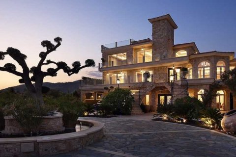 9 bedrooms House in Parekklisia, Cyprus No. 69947 1