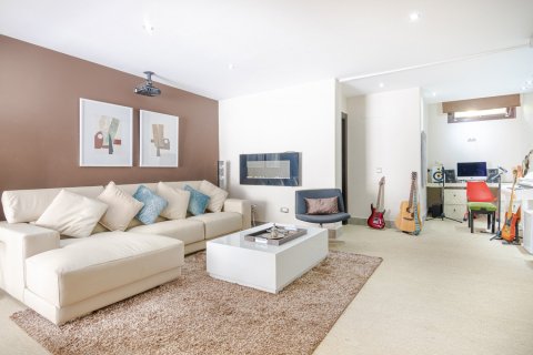 5 bedrooms Villa in Tan Xuan, Vietnam No. 27402 17