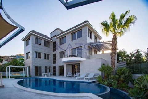 4 bedrooms House in Agios Tychonas, Cyprus No. 101036 1