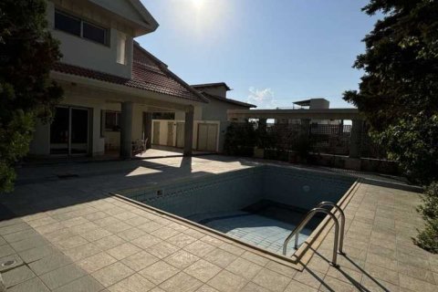 7 bedrooms House in Germasogeia, Cyprus No. 70689 3