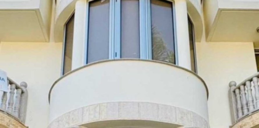 7 bedrooms House in Germasogeia, Cyprus No. 70689