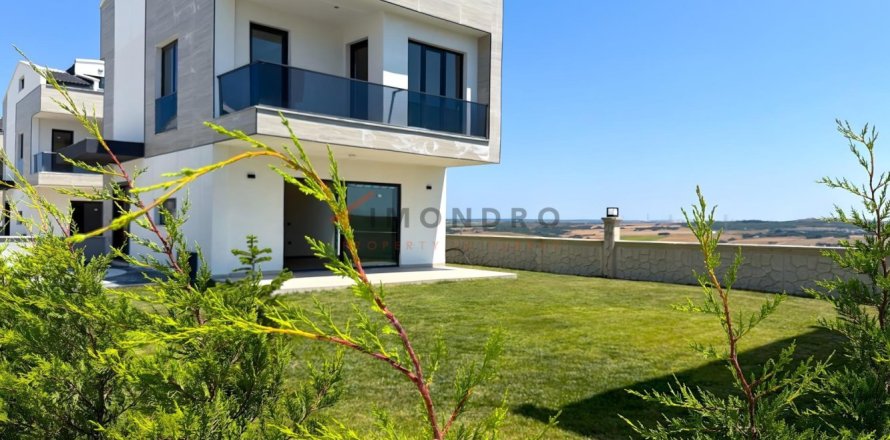 3 bedrooms Villa in Silivri, Turkey No. 129766