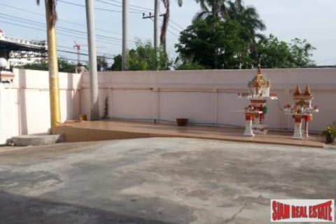 315m² Land in Bangkok, Thailand No. 95757 4