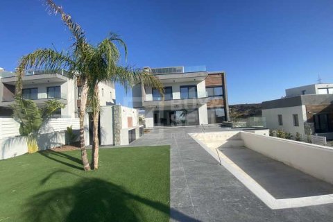 Вилла с 4 спальнями в Пареклисия, Кипр №78368 1