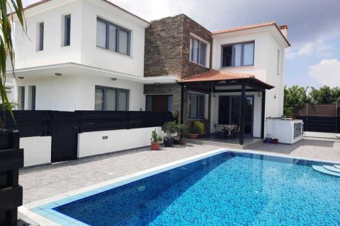 3 dormitorios House en Latsia, Cyprus No. 32030 1
