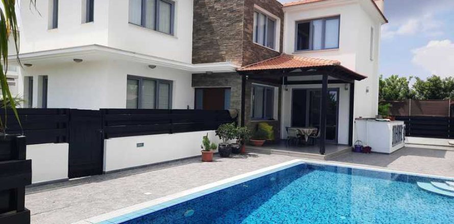 3 dormitorios House en Latsia, Cyprus No. 32030