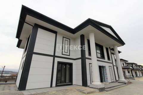 6 bedrooms Villa in Quang Ngai, Vietnam No. 11587 3