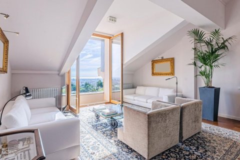 4 bedrooms Apartment in Barcelona, Spain No. 25799