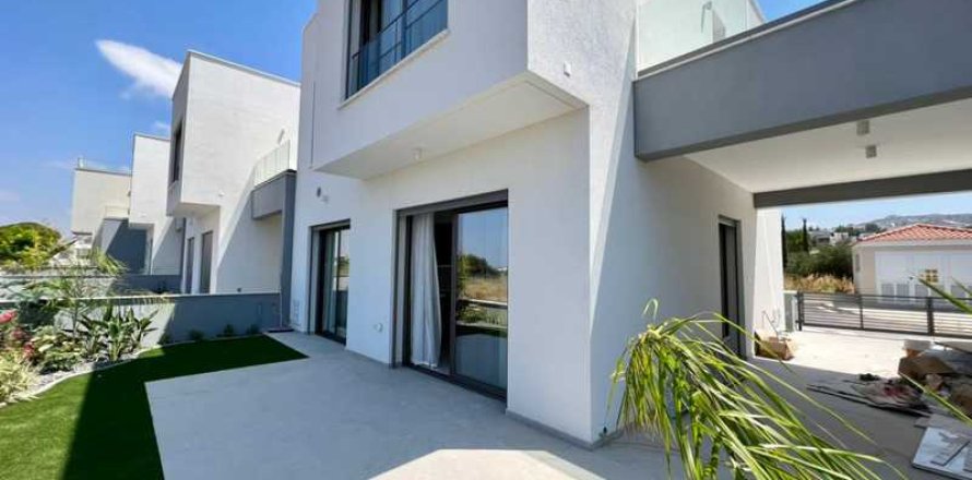 3 bedrooms Villa in Konia, Cyprus No. 75690