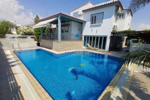 4 bedrooms House in Larnaca, Cyprus No. 46610 1