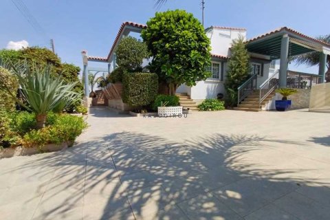 4 bedrooms House in Larnaca, Cyprus No. 46610 3