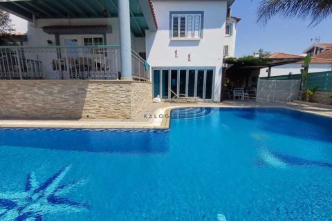 4 bedrooms House in Larnaca, Cyprus No. 46610 2