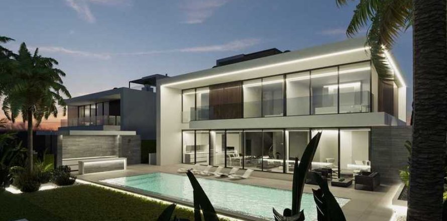 5 bedrooms House in Agios Tychonas, Cyprus No. 28809