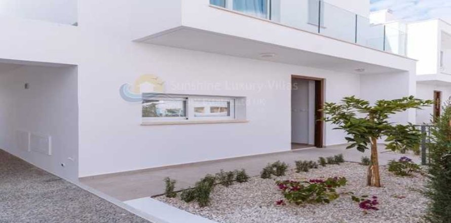 3 bedrooms Villa in Pegeia, Cyprus No. 76804