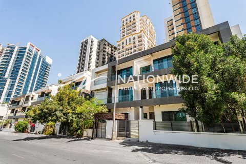 4 dormitorios Villa en Dubai, UAE No. 117498