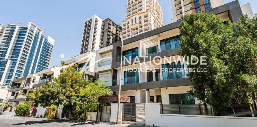 4 dormitorios Villa en Dubai, UAE No. 117498