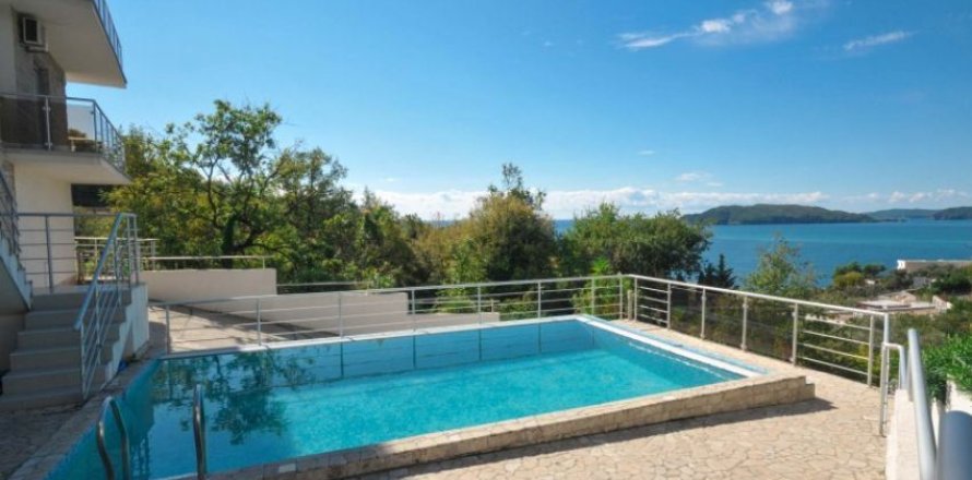 1 bedroom Apartment in Budva, Montenegro No. 66833