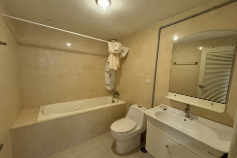 3 bedrooms Apartment in Bangkok, Thailand No. 97443 22