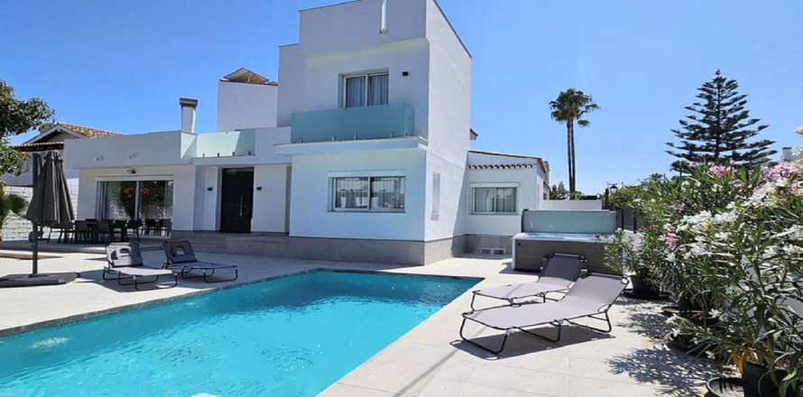 Вилла с 6 спальнями в Кортес (Сан-Педро-Де-Алькантара), Испания №109847