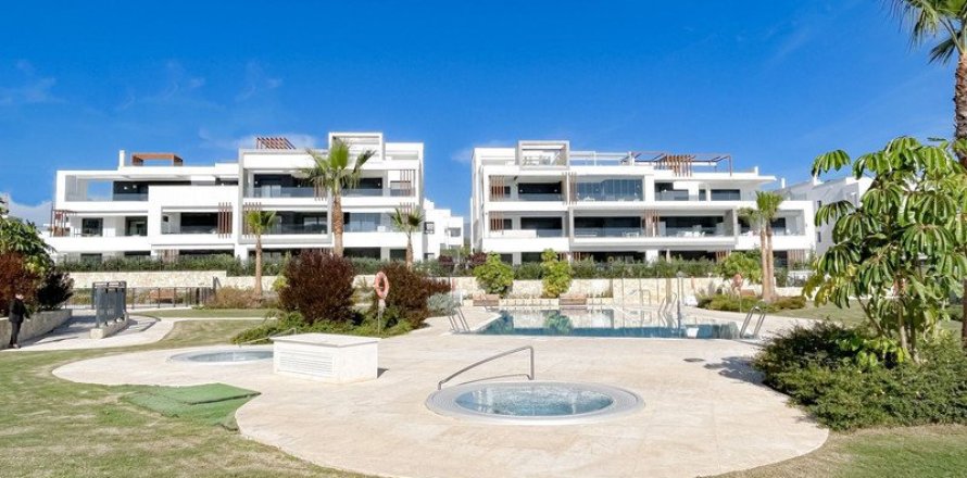 3 bedrooms Penthouse in Estepona, Spain No. 83930