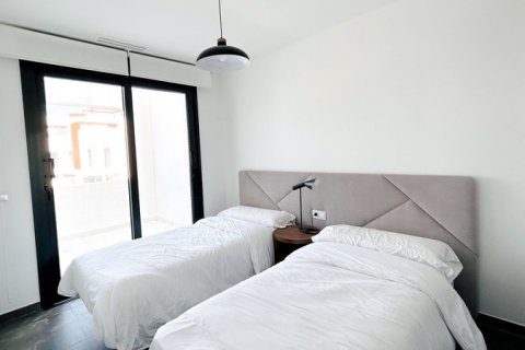 3 dormitorios Penthouse en Dinh An, Vietnam No. 83930 12