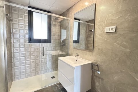 3 dormitorios Penthouse en Dinh An, Vietnam No. 83930 15