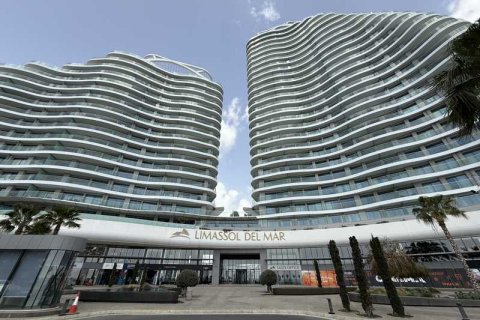 3 bedrooms Apartment in Germasogeia, Cyprus No. 81760 13