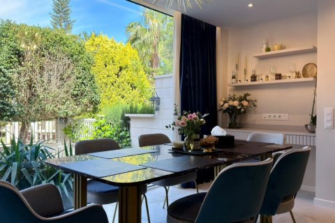 6 bedrooms Bungalow in Alicante, Spain No. 124833