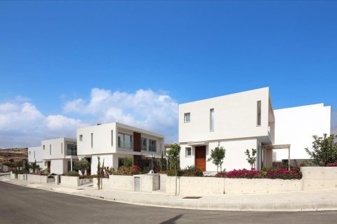 3 bedrooms Villa in Paphos, Cyprus No. 106054 2