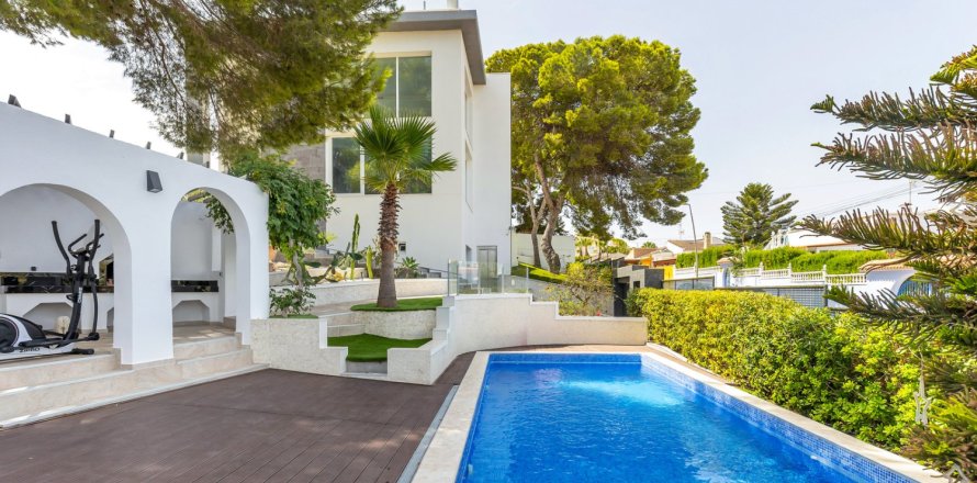 6 bedrooms Villa in Los Altos, Spain No. 128490