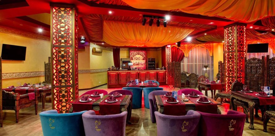 125m² Commercial property in Ciutat Vella, Spain No. 25634