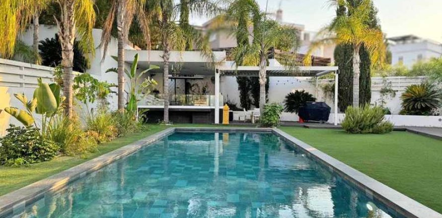 4 dormitorios House en Nicosia, Cyprus No. 63371