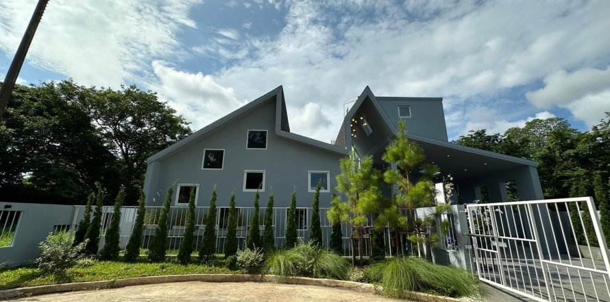 5 bedrooms House in Chiang Mai, Thailand No. 97721