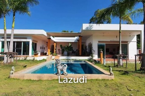 5 bedrooms House in Chiang Mai, Thailand No. 98005 1